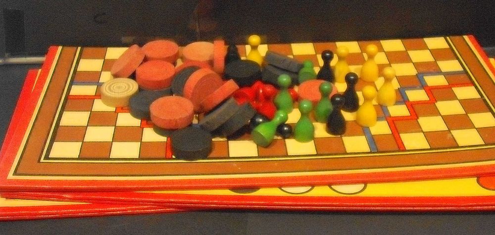 3 Cartões com 6 jogos antigos +20 Pinos antigos em madeira