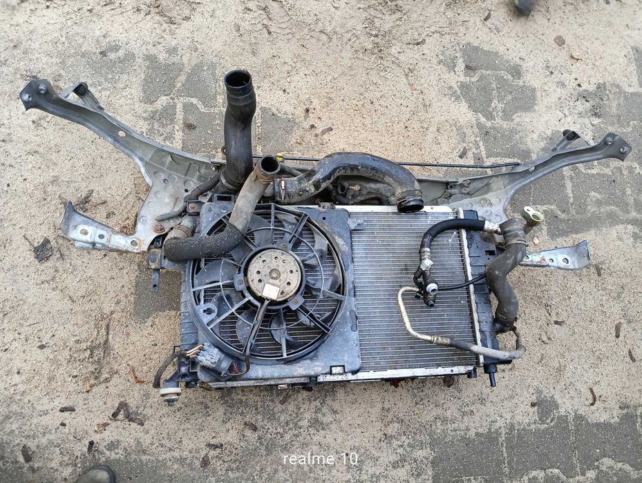 Pas przedni wzmocnienie chłodnice Opel Zafira B 1.9