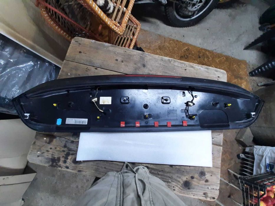 Продам задній спойлер Ауді Q3 на кришку багажника 8U0827933