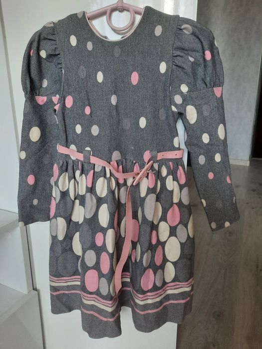 Нарядное платье на девочку 5-6 лет