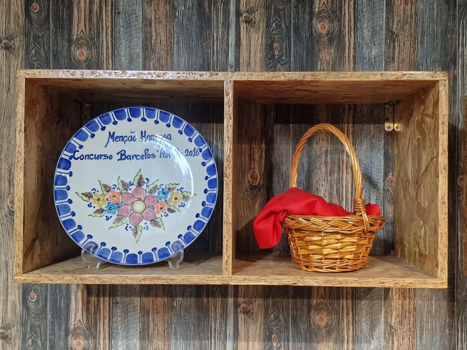 Estantes / Prateleiras de madeira Várias disponíveis