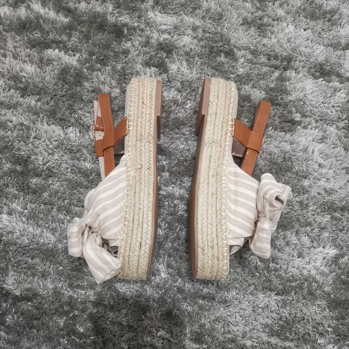 Sandálias nude novas