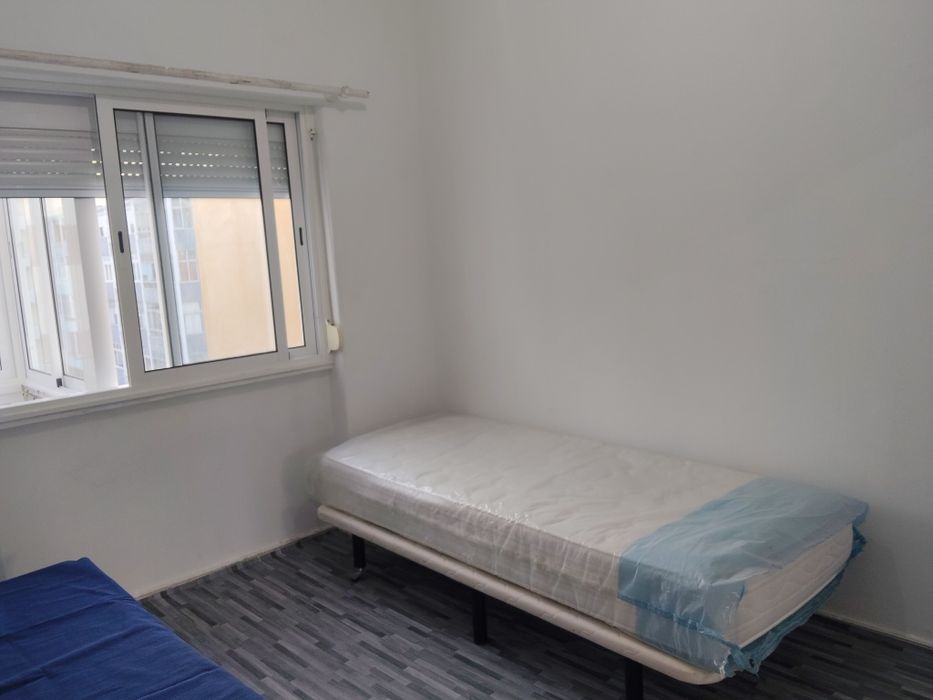 Quarto de Solteiro Disponível em Cova da Piedade