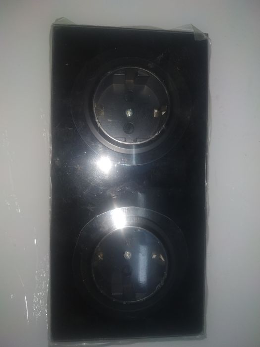 Продам Розетку Стеклянную Черную Двойную