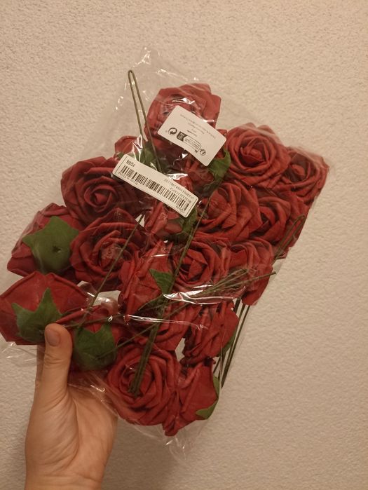 Piankowe róże do dekoracji