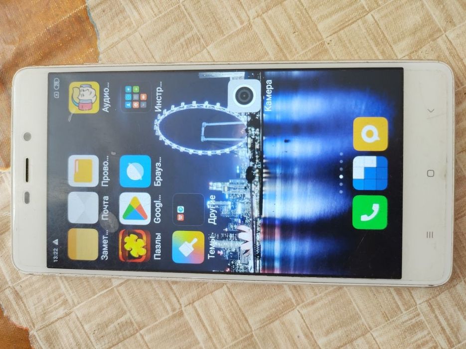 Смартфон Xiaomi Redmi 4, 3/32 ГБ, білого кольору телефон Huawei Y5 2018 2/16Gb
