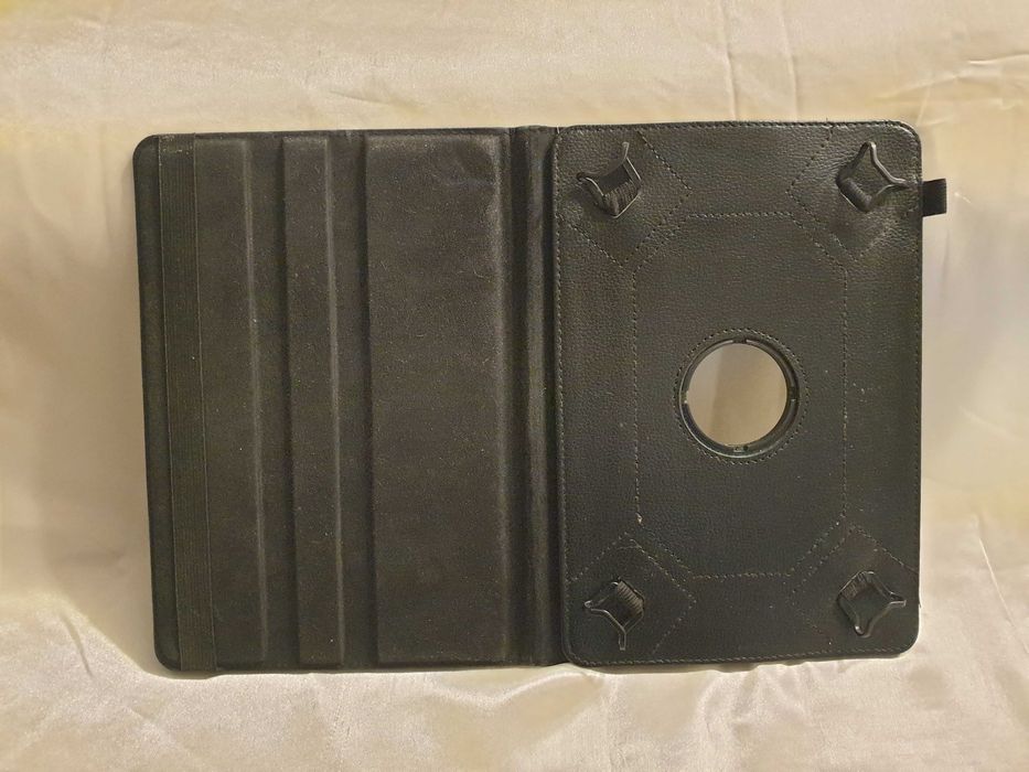 Capa preta articulada universal para Tablets de 11" a 12" de diagonal