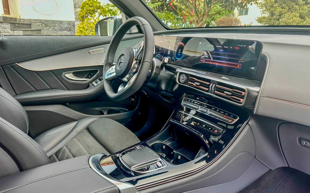 Mercedes-Benz EQC 400 4MATIC AMG - Jan/2024 com 16.000 km. Está NOVO !