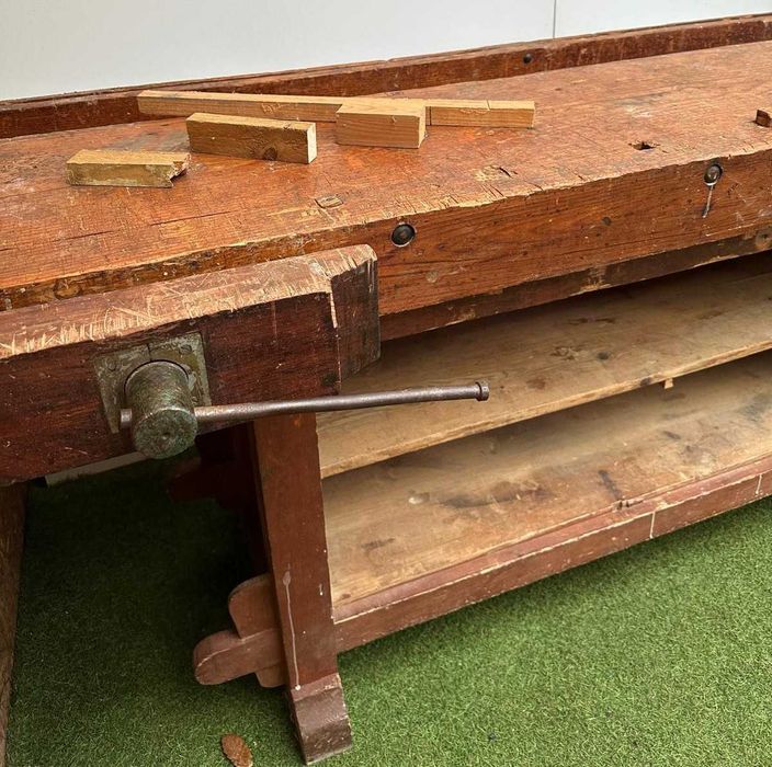 Bancada antiga de merceneiro, mesa de trabalho