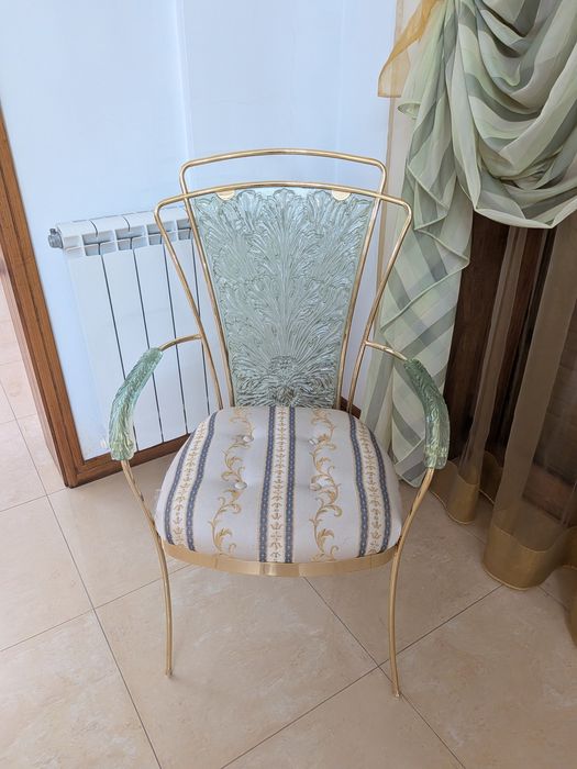 Conjunto mesa de jantar e cadeiras elegante
