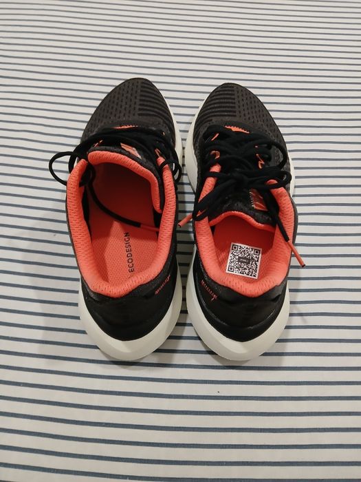 Sapatos esportivos  novos