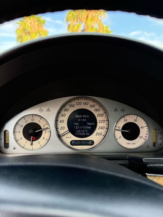 Mercedes-Benz E 220 — fotografia 12