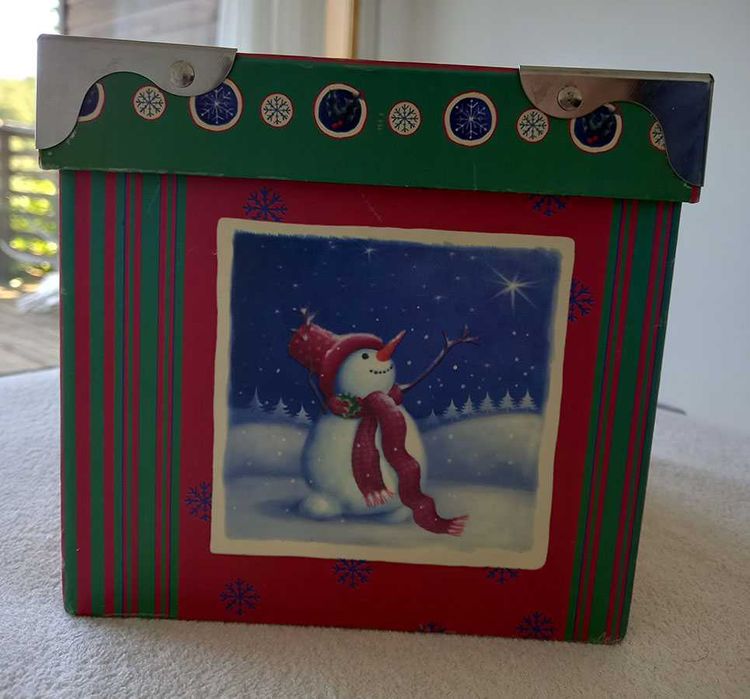 Caixa de cartão, com reforço em metal