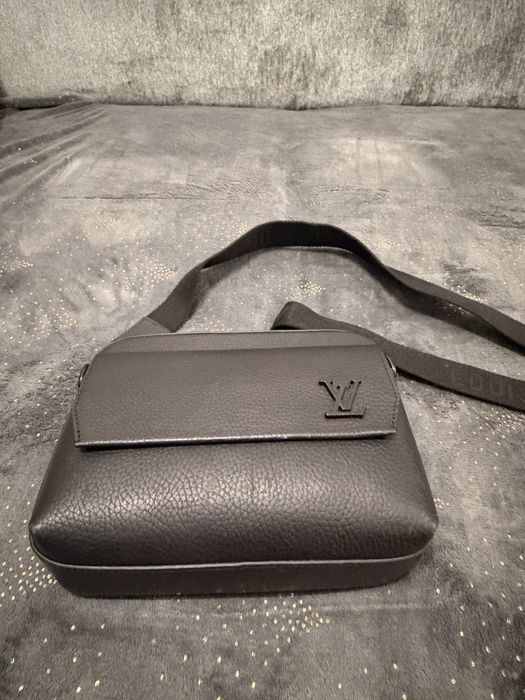 Szaszetka  Louis Vuitton Aerogram Fastline Messenger