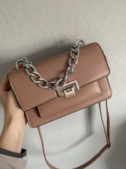 Сумка пудрова з ланцюжком нова