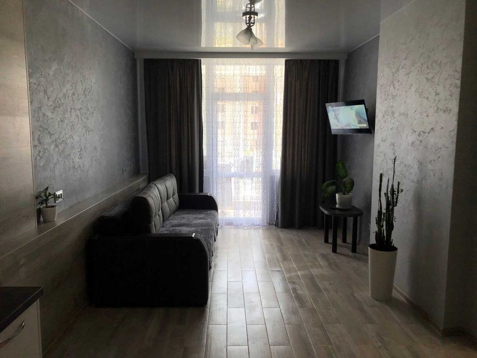 Подобово 1,5 кімнатна квартира на Озерній