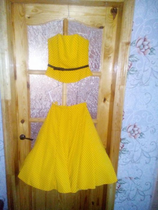 Продам подростковое платье