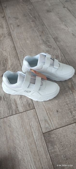 Nowe buty News Wandi roz. 41