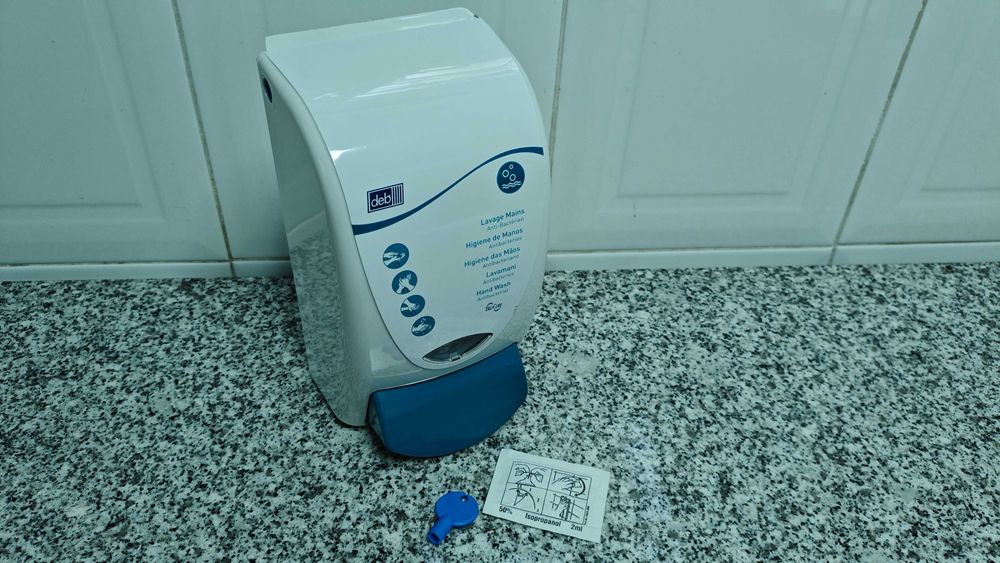 Dispensador de Sabonete / Desinfetante de Parede DEB – NOVO / NUNCA USADO