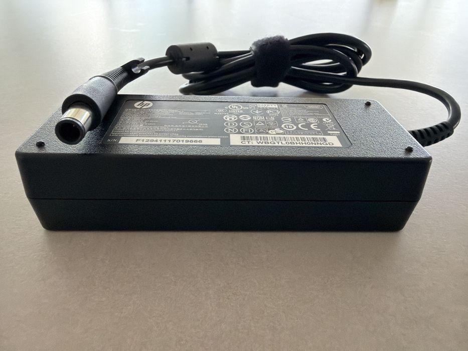 Lote / Carregadores para Portáteis (HP, Dell e Delta) – HP 90W Novo
