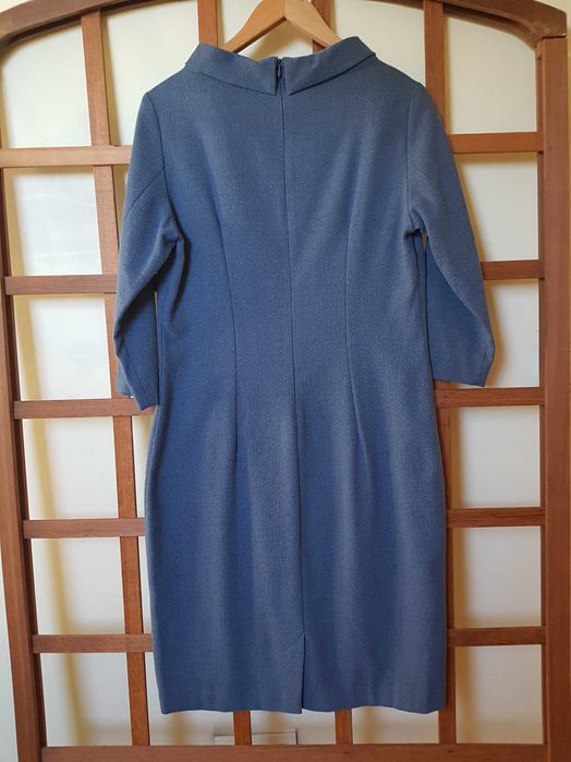 Sukienka o szykownym kroju.