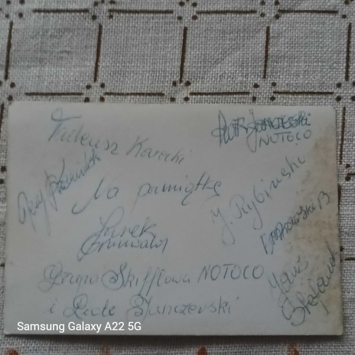 Zdjęcie zespołu - grupa skifflowa NOTOCO z autografami.
