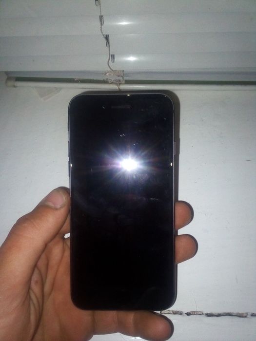 Продам iPhone 8 64gb