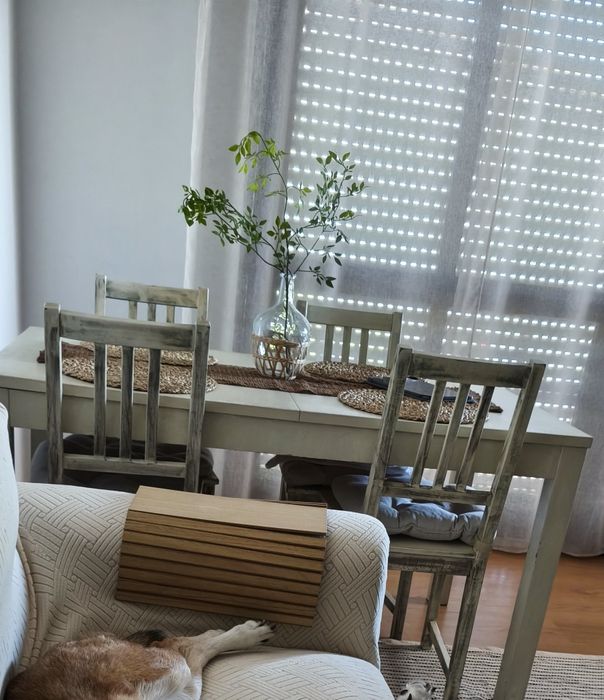 Mesa de refeição com 4 cadeiras