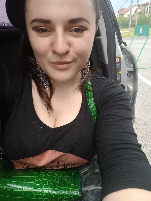 Вчитель вокалу та акторсько-сценічної майстерності, психолог