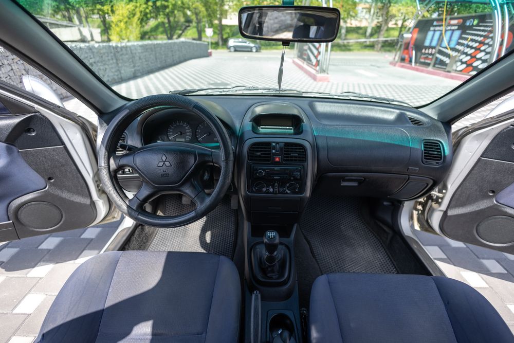 Mitsubishi Carisma 1.6 2001 р.