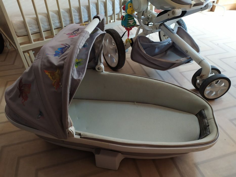 Коляска Qunny в отличном состоянии! Для современных родителей.