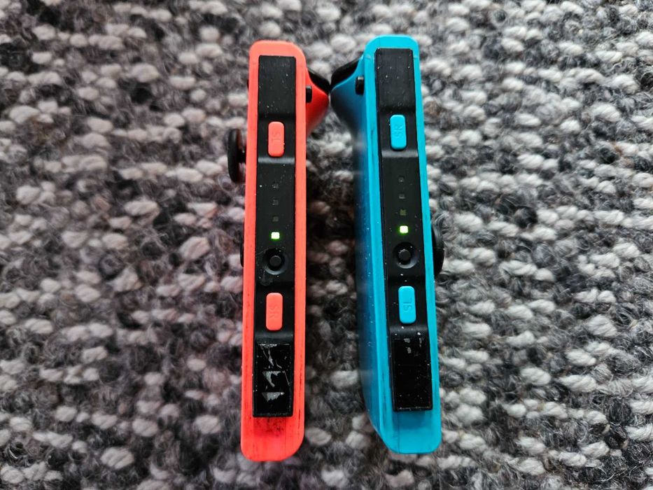Nintendo Switch Joycon czerwony i niebieski sprawne