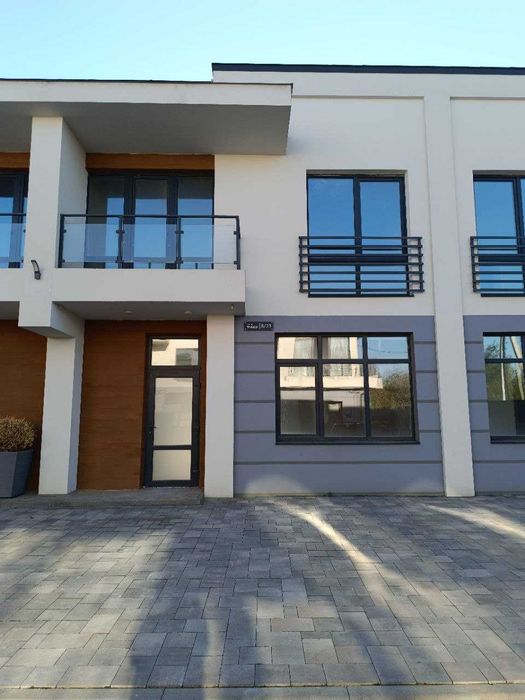 Продаж 2 поверхового таунхауса з ділянкою, 4 кімнати.