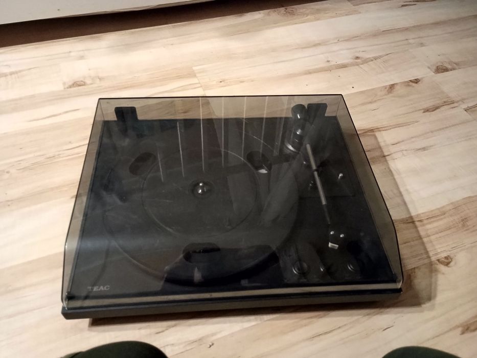 Automatyczny gramofon TEAC TN-175 czarny (Phono/Line)
