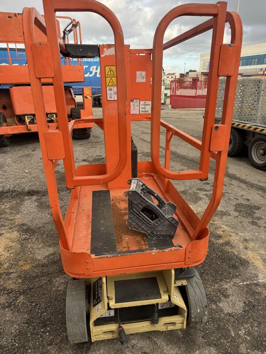 Plataforma elevatoria Vertical eletrica 5,5mt (usada)