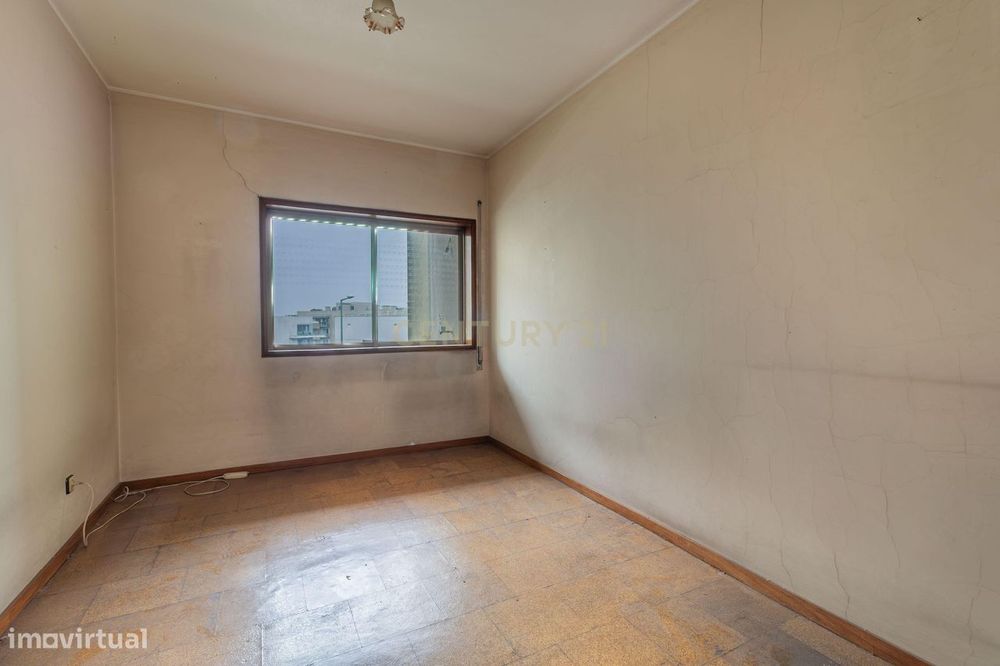 Apartamento T1 em Braga, Maximinos para recuperar - Oportunidade Única