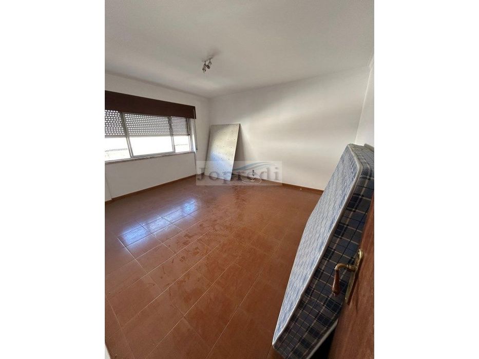 Apartamento T3 resultado da união de 2 apartamento