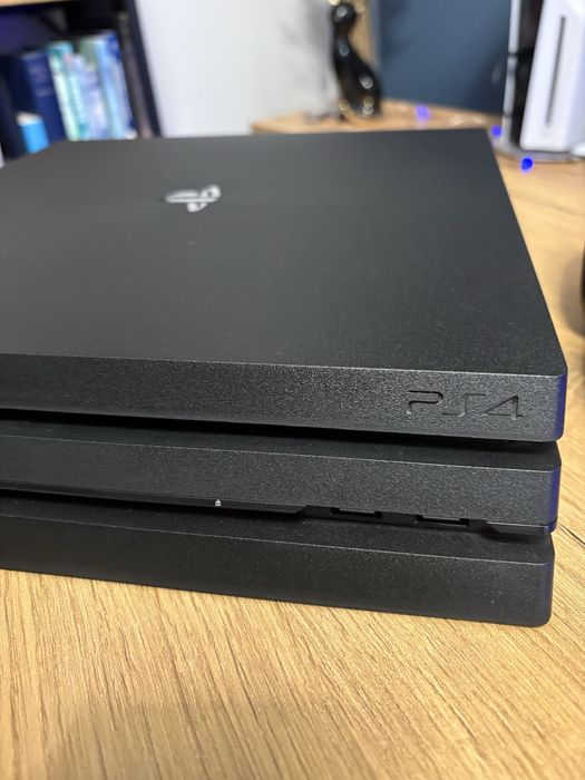 PlayStation 4 PS4 pro 1TB dwa pady + gra