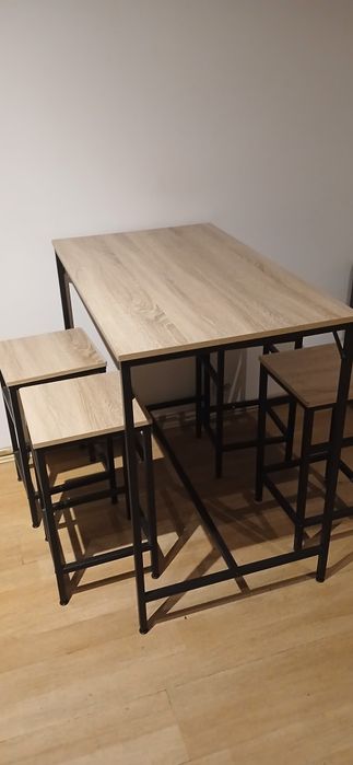Stół i 4 stołki taborety