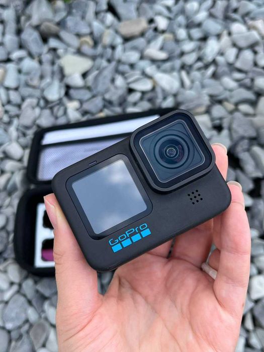 Екшн-камера GoPro Hero 11 з додатковими лінзами.