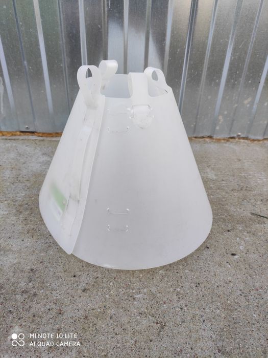 Plastikowy kołnierz ochronny dla psa Buster 20 cm