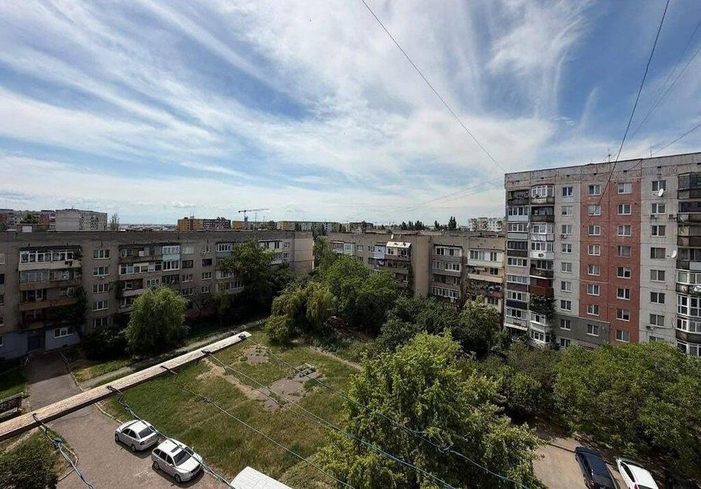 3-к, Грушевського вул., 74, П'яний базар