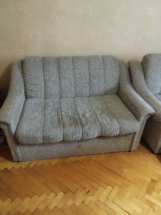Продам диван-ліжко і 2 крілсла