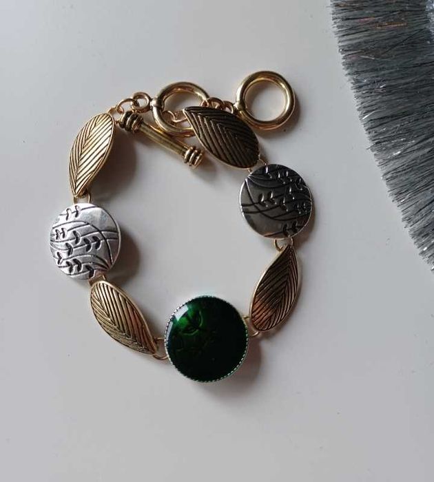 Bransoletka w stylu boho motyw lisci zielone