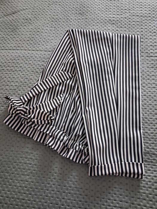 Calças como novas de vários estilos e marcas.