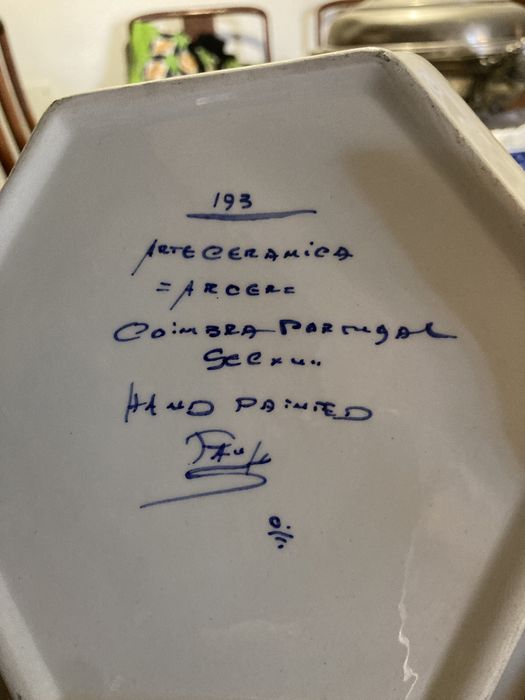 Pote em procelana assinado