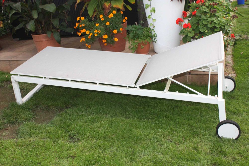 Leżak ogrodowy na kółkach nowoczesny