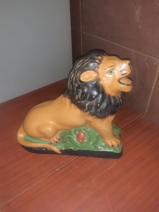 Статуетка-копілка.Лев