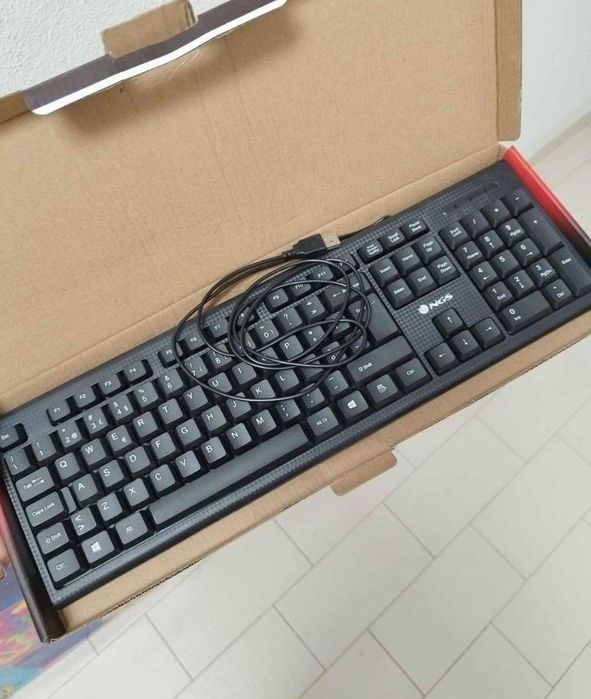 (2 Keyboards) with Mouse (Logitech) and Speakers
Only €1564752253806467121
