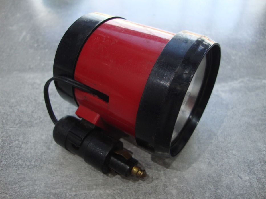 Latarka do samochód , ciągnik ,camper  12 V  magnes  zwijany kabel.